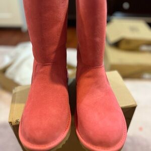 Kids pink UGG boots. Brand New size 4.